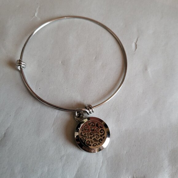 STAINLESS STEEL AROMATHERAPY ESSENTIAL OIL BANGLE BRACELET - Picture 4 of 4